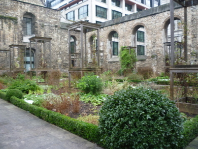 Christchurch Greyfriars Garden © Roger Manser