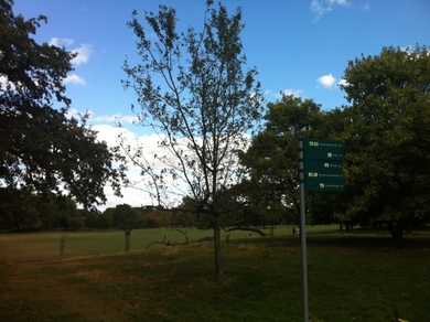 Clissold Park entry sign © Julie MacDonald