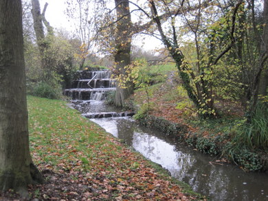 Stoneyfields Park dam © Dudley Miles