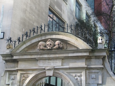 Entrance to St Olave's Churchyard © Corporation of London
