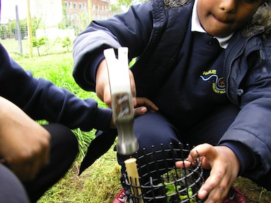 Children planting trees in Weavers Fields © Samuel Ogejo